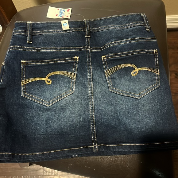 Skort - Picture 2 of 2